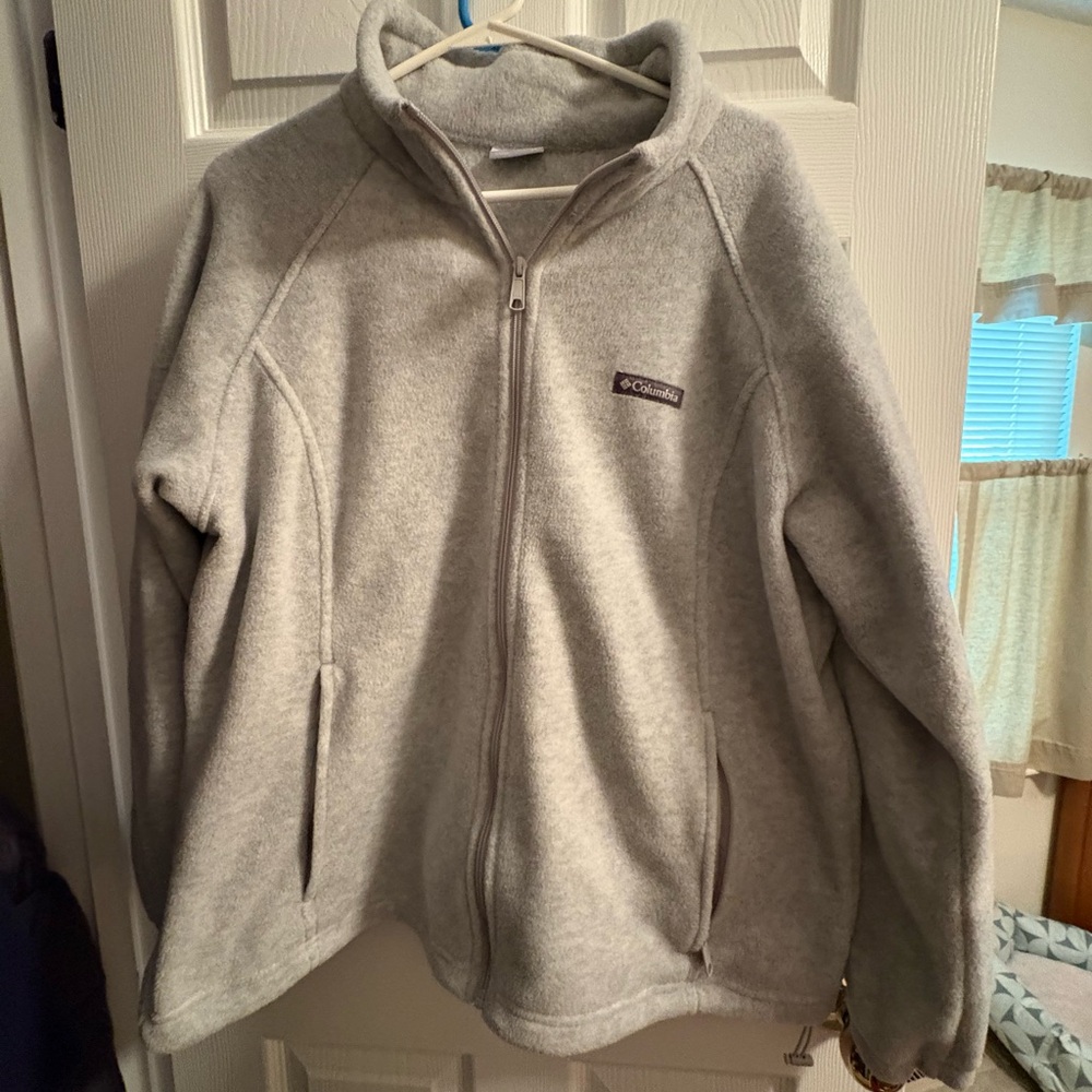 Columbia Gray Fleece Pullover with Logo Patch